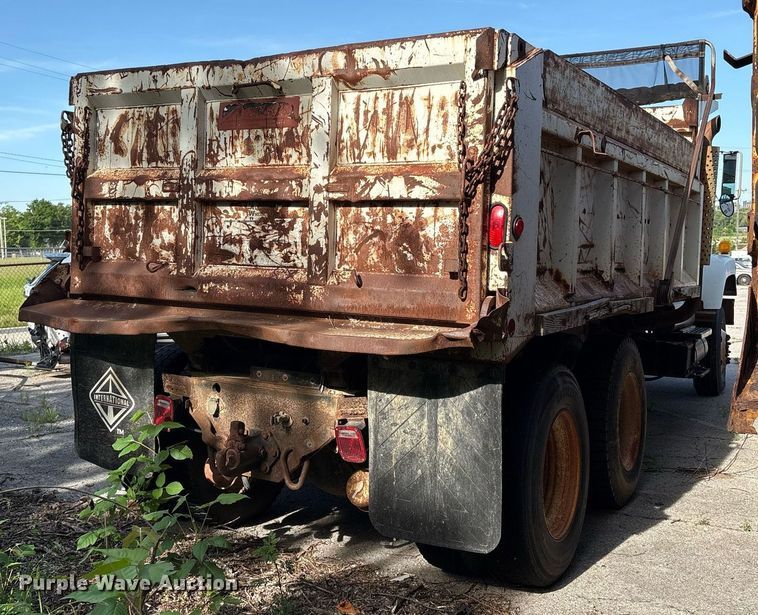 image for item EG8479 2000 International 2554 dump truck