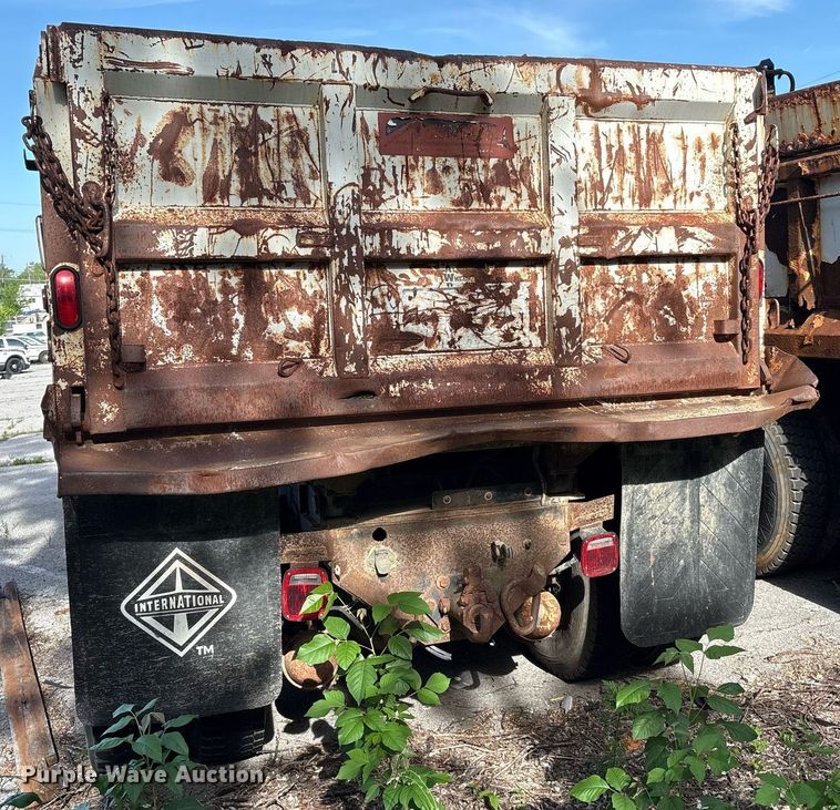 image for item EG8479 2000 International 2554 dump truck