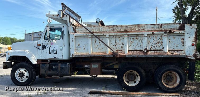 image for item EG8479 2000 International 2554 dump truck