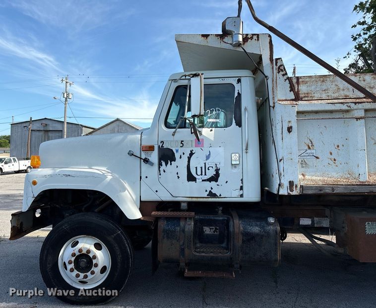 image for item EG8479 2000 International 2554 dump truck