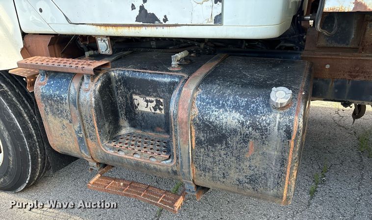 image for item EG8479 2000 International 2554 dump truck