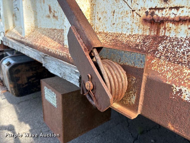 image for item EG8479 2000 International 2554 dump truck