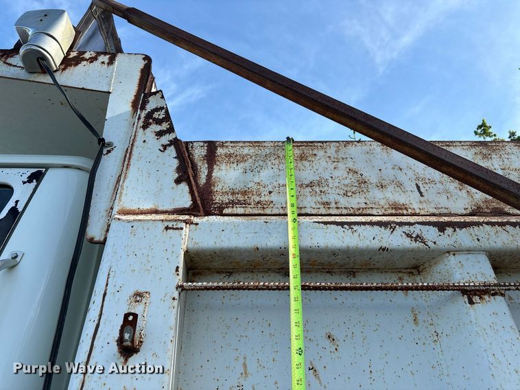 image for item EG8479 2000 International 2554 dump truck