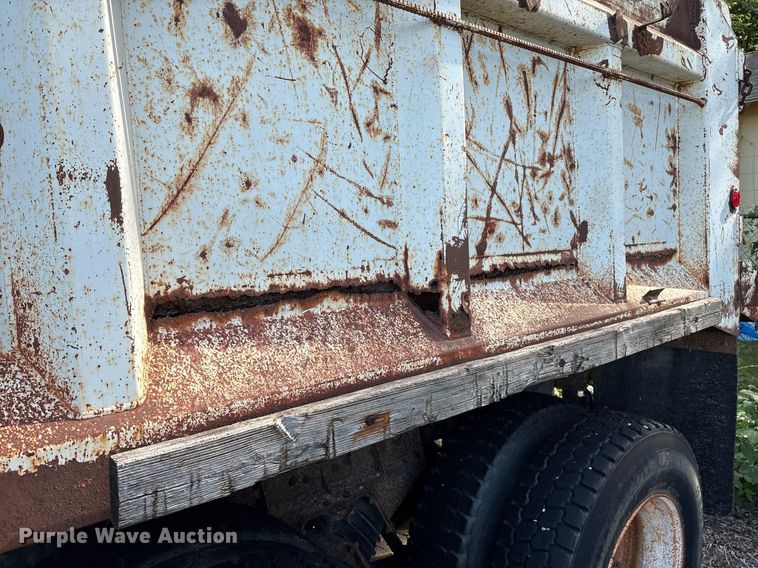 image for item EG8479 2000 International 2554 dump truck