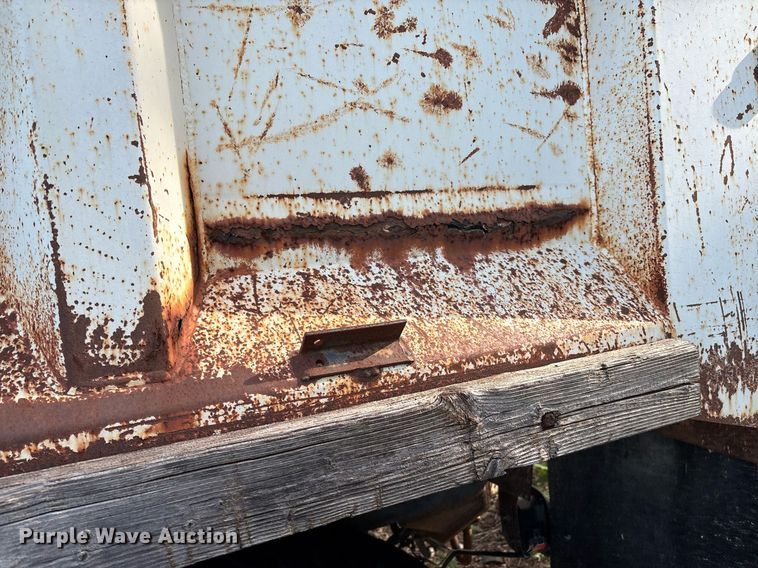 image for item EG8479 2000 International 2554 dump truck