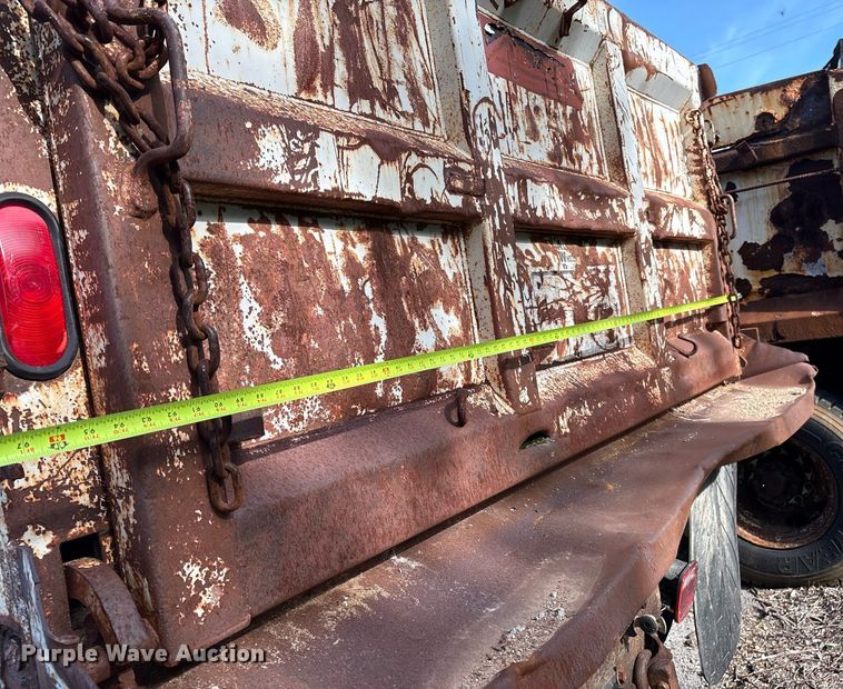 image for item EG8479 2000 International 2554 dump truck