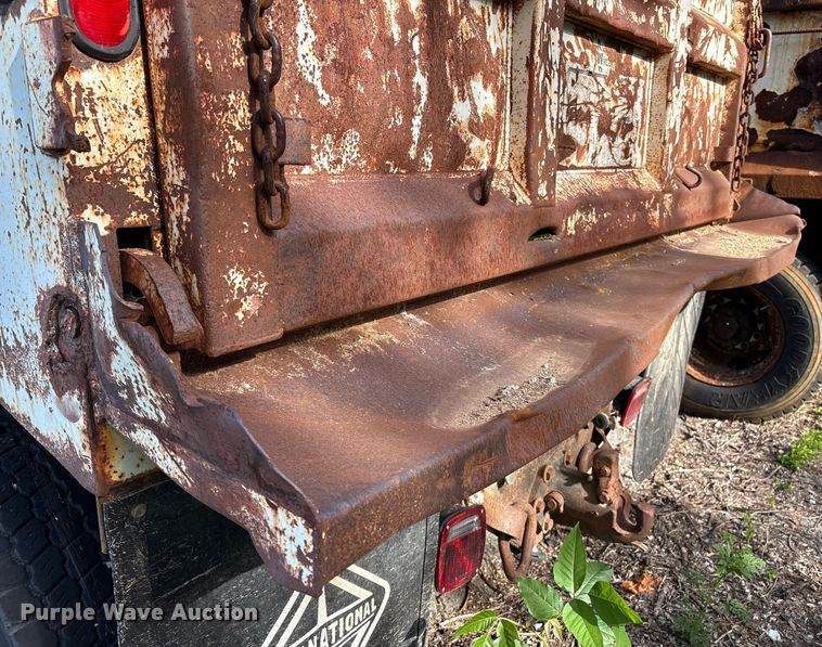 image for item EG8479 2000 International 2554 dump truck