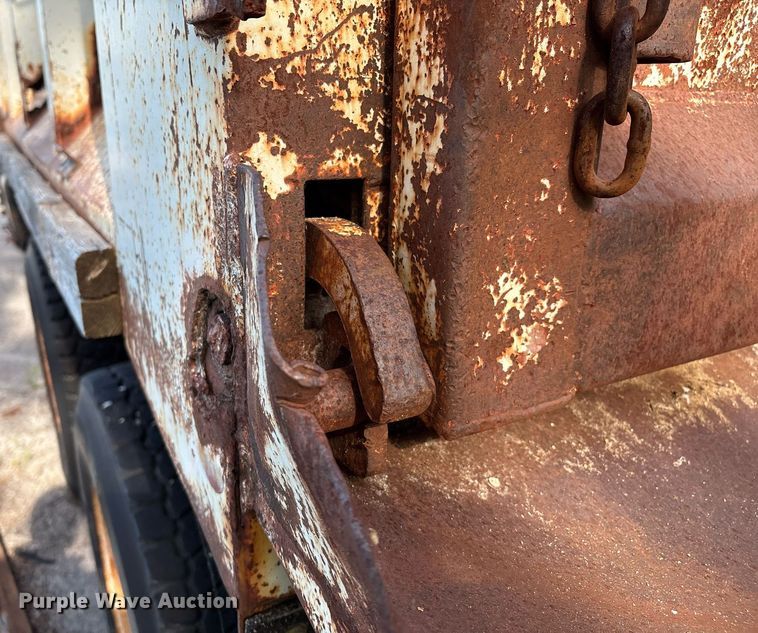 image for item EG8479 2000 International 2554 dump truck