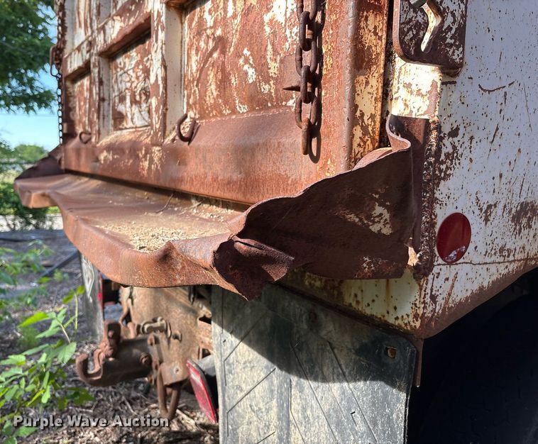 image for item EG8479 2000 International 2554 dump truck