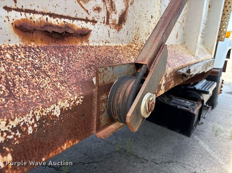 image for item EG8479 2000 International 2554 dump truck