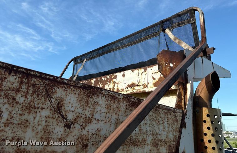 image for item EG8479 2000 International 2554 dump truck