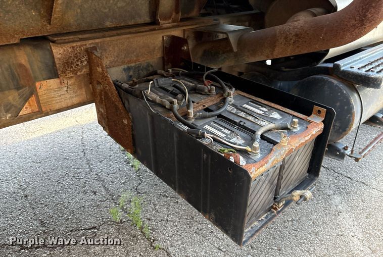 image for item EG8479 2000 International 2554 dump truck