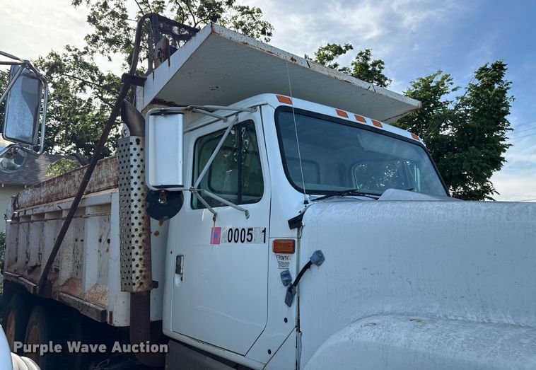 image for item EG8479 2000 International 2554 dump truck