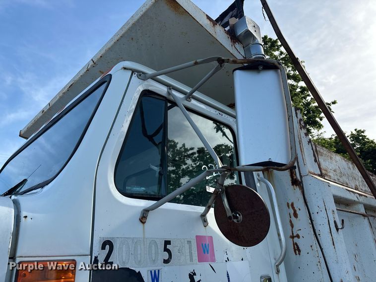 image for item EG8479 2000 International 2554 dump truck