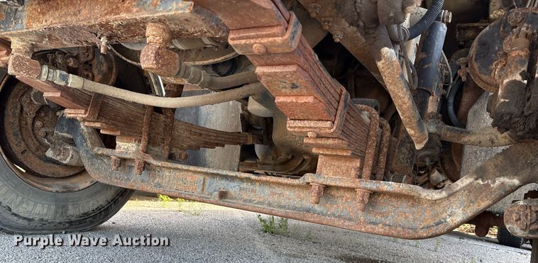 image for item EG8479 2000 International 2554 dump truck