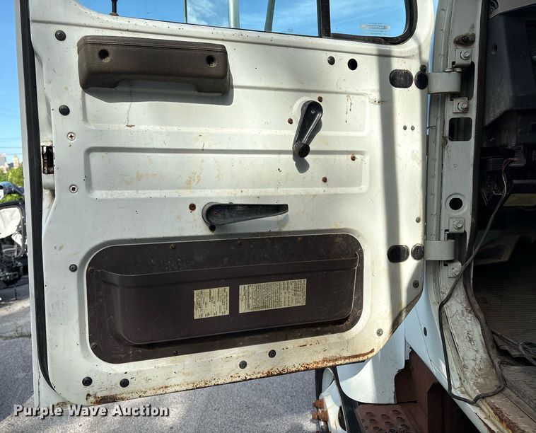 image for item EG8479 2000 International 2554 dump truck