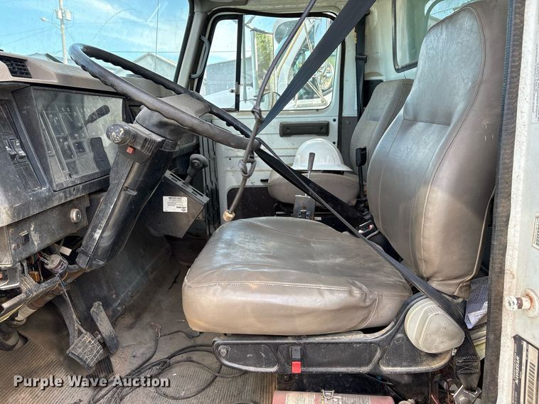 image for item EG8479 2000 International 2554 dump truck