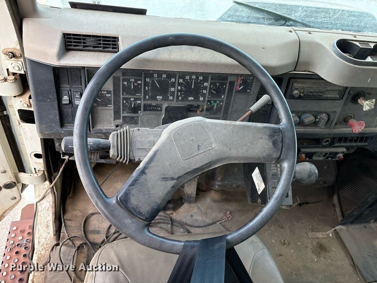 image for item EG8479 2000 International 2554 dump truck