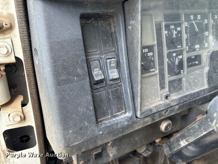 image for item EG8479 2000 International 2554 dump truck