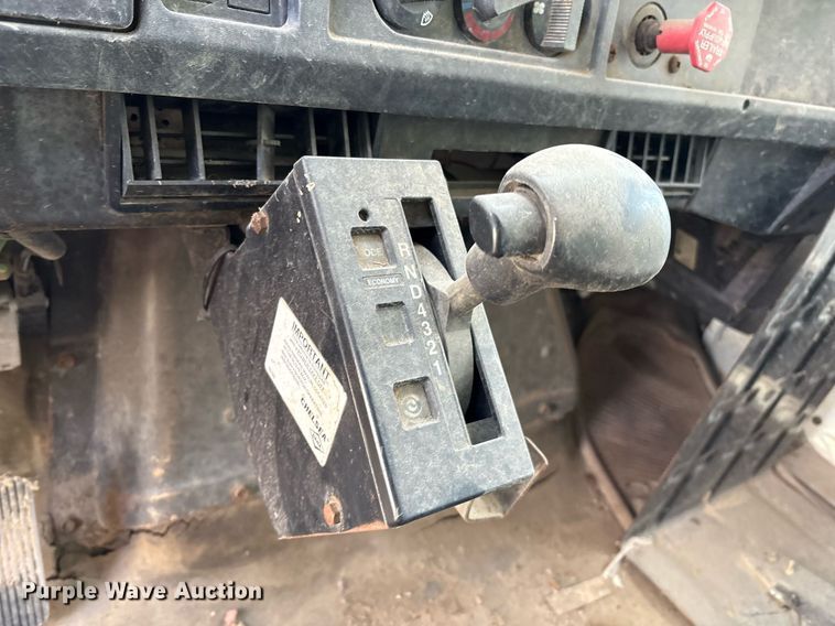 image for item EG8479 2000 International 2554 dump truck