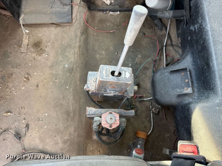 image for item EG8479 2000 International 2554 dump truck