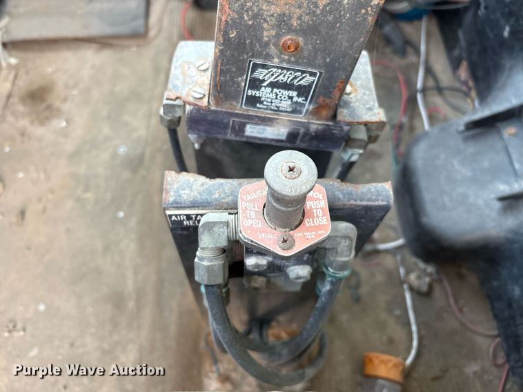 image for item EG8479 2000 International 2554 dump truck