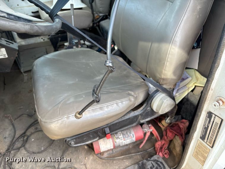 image for item EG8479 2000 International 2554 dump truck