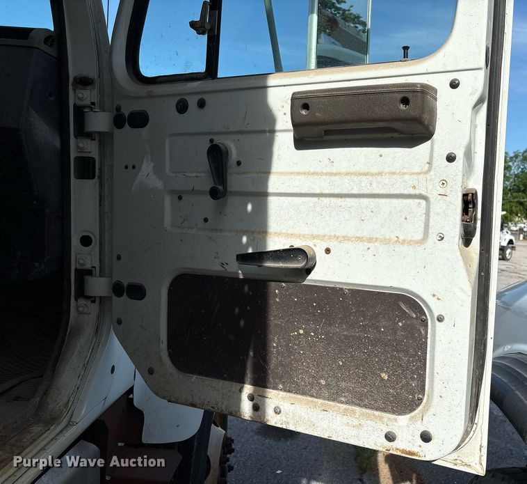 image for item EG8479 2000 International 2554 dump truck