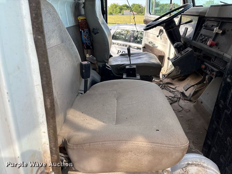 image for item EG8479 2000 International 2554 dump truck