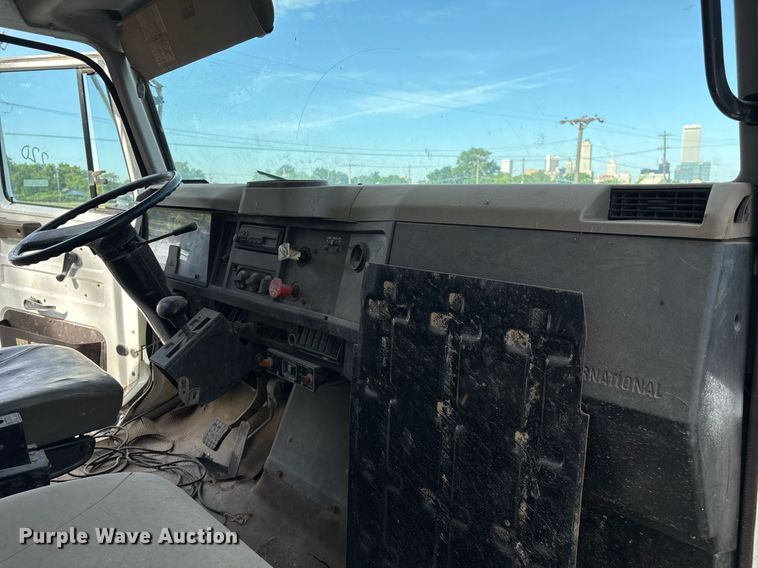 image for item EG8479 2000 International 2554 dump truck