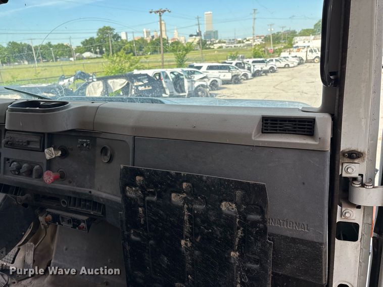 image for item EG8479 2000 International 2554 dump truck