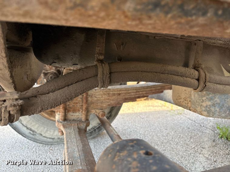 image for item EG8479 2000 International 2554 dump truck