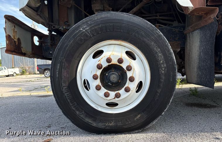 image for item EG8479 2000 International 2554 dump truck