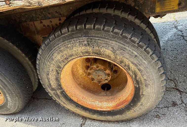 image for item EG8479 2000 International 2554 dump truck