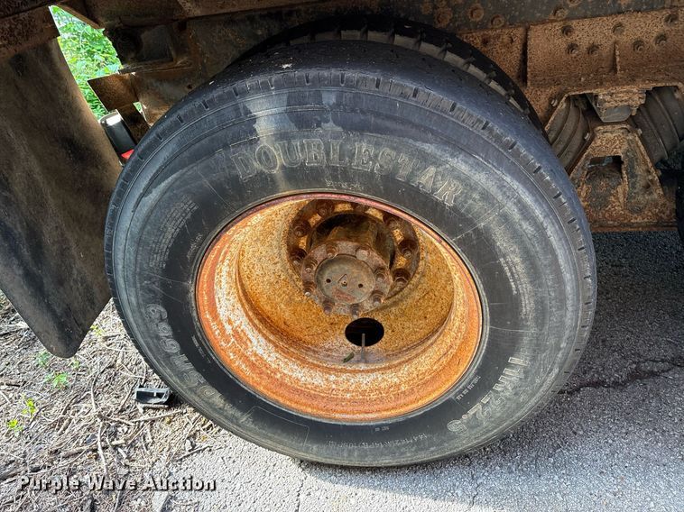 image for item EG8479 2000 International 2554 dump truck