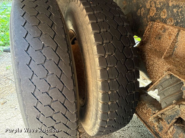 image for item EG8479 2000 International 2554 dump truck