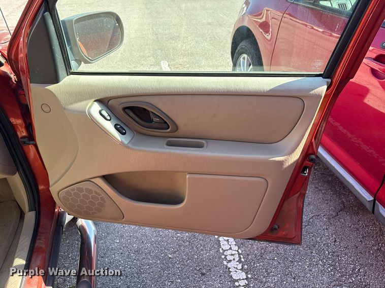 image for item EG8487 2006 Ford Escape XLT SUV