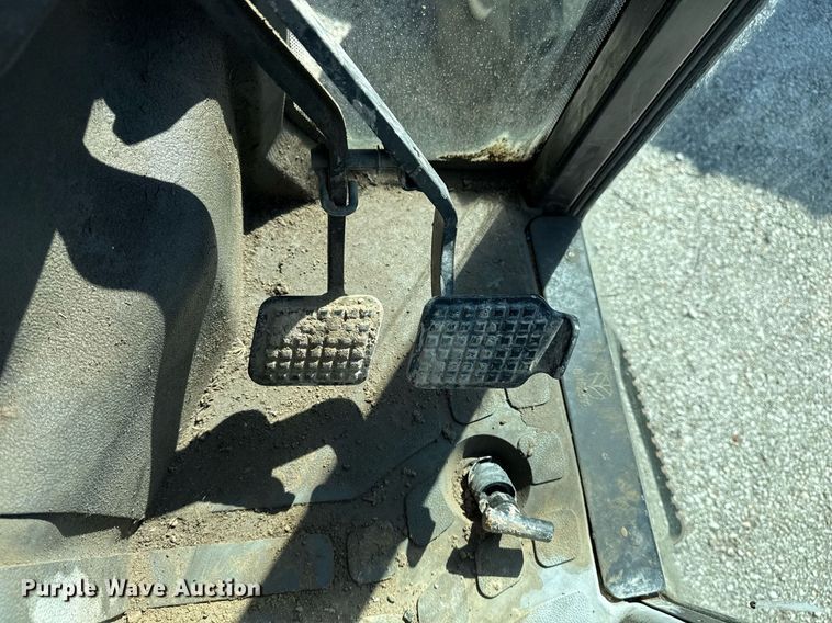 image for item EG8491 2003 New Holland TN65D MFWD tractor