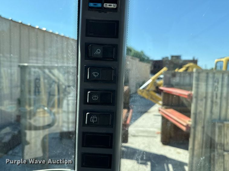 image for item EG8491 2003 New Holland TN65D MFWD tractor