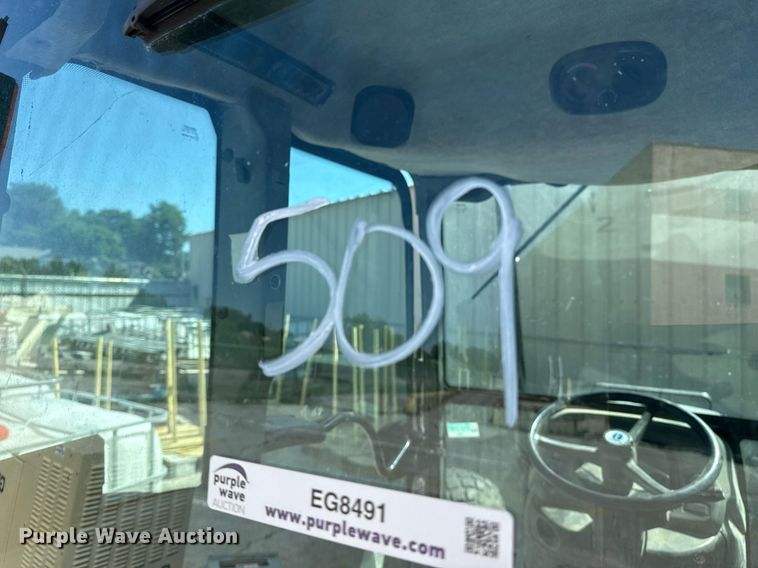 image for item EG8491 2003 New Holland TN65D MFWD tractor