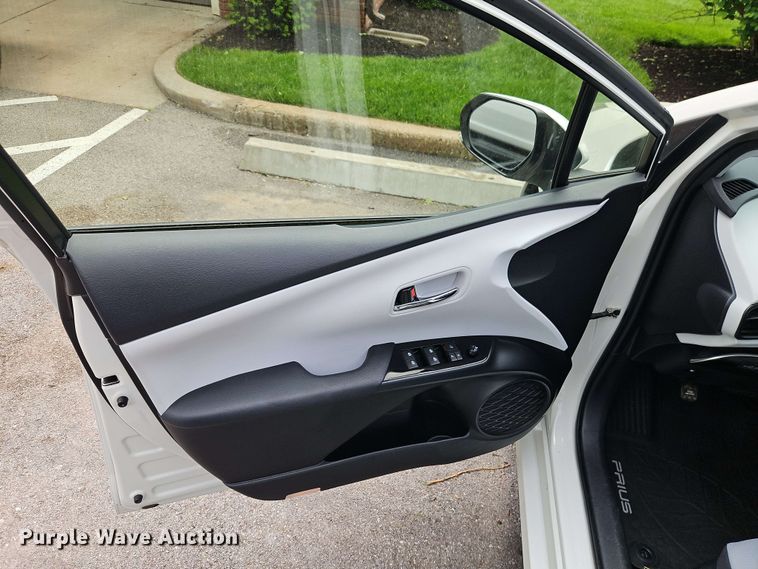 image for item EJ0026 2016 Toyota Prius 