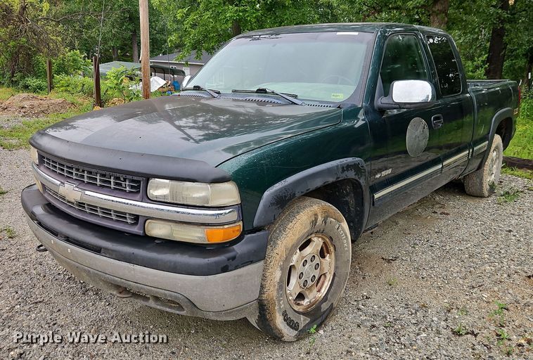 image for item EJ0072 2002 Chevrolet Silverado 1500 Ext. Cab pickup truck