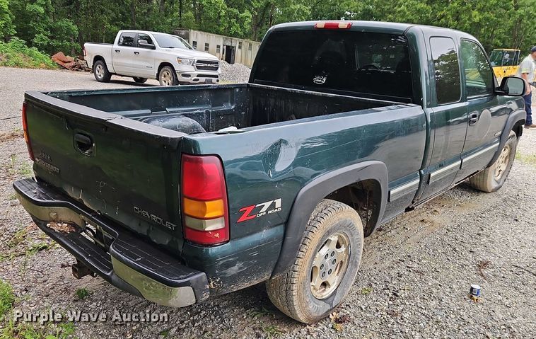 image for item EJ0072 2002 Chevrolet Silverado 1500 Ext. Cab pickup truck