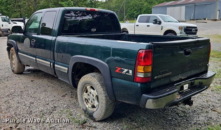 image for item EJ0072 2002 Chevrolet Silverado 1500 Ext. Cab pickup truck