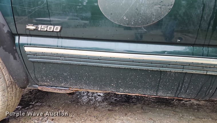 image for item EJ0072 2002 Chevrolet Silverado 1500 Ext. Cab pickup truck