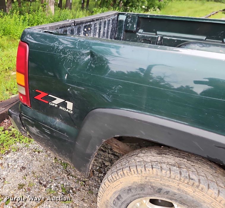 image for item EJ0072 2002 Chevrolet Silverado 1500 Ext. Cab pickup truck