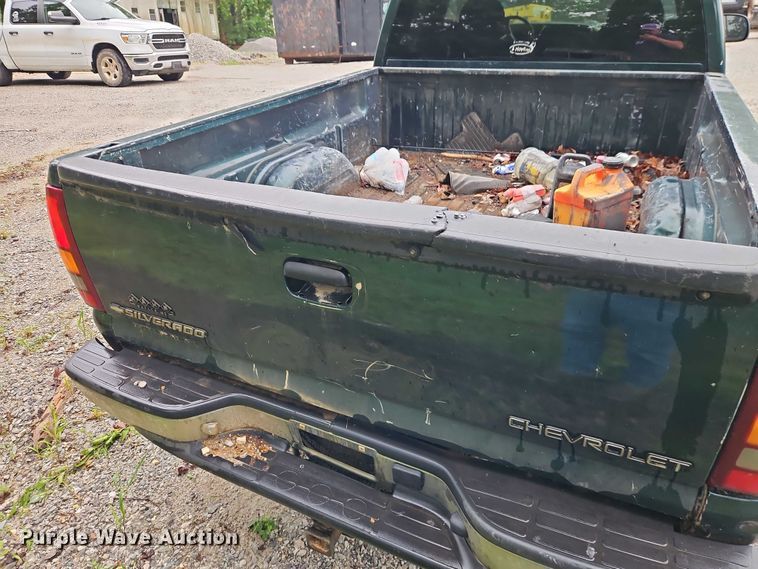 image for item EJ0072 2002 Chevrolet Silverado 1500 Ext. Cab pickup truck