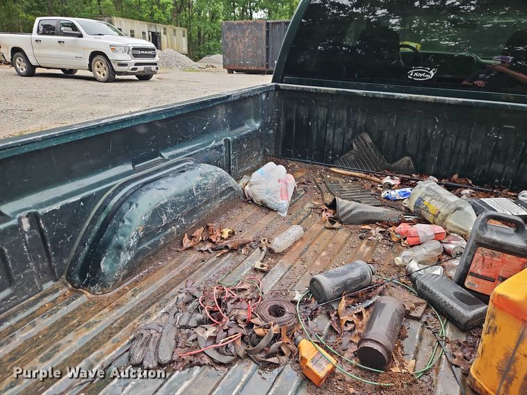 image for item EJ0072 2002 Chevrolet Silverado 1500 Ext. Cab pickup truck