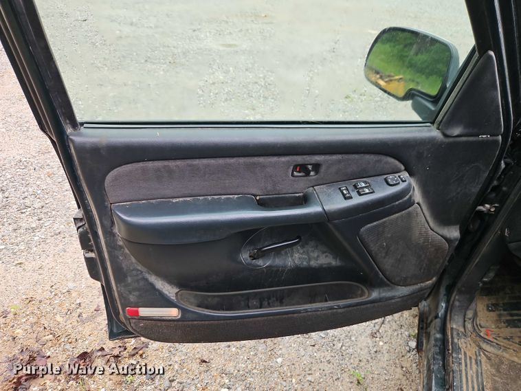 image for item EJ0072 2002 Chevrolet Silverado 1500 Ext. Cab pickup truck