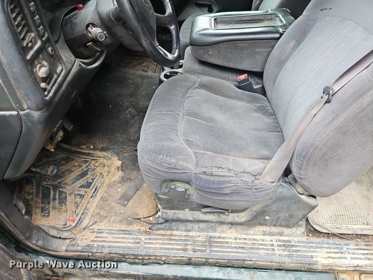 image for item EJ0072 2002 Chevrolet Silverado 1500 Ext. Cab pickup truck